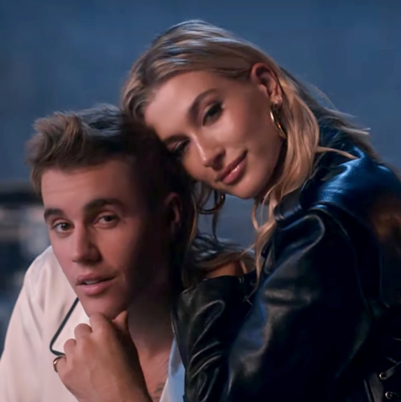 💎NEW💎GOLD TONE HOLLOW HOOP - Picture 5 of 7